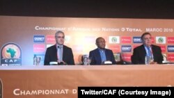 Ahmad, président de la CAF, au centre, lors d’une conférence de presse sur le CHAN 2018, Maroc, 12 janvier 2018. (Tiwtter/CAF)