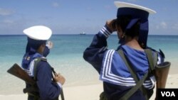 Angkatan Laut Vietnam melakukan patroli di sekitar kepulauan Truong Sa atau Spratly yang disengketakan beberapa negara (foto: dok.).