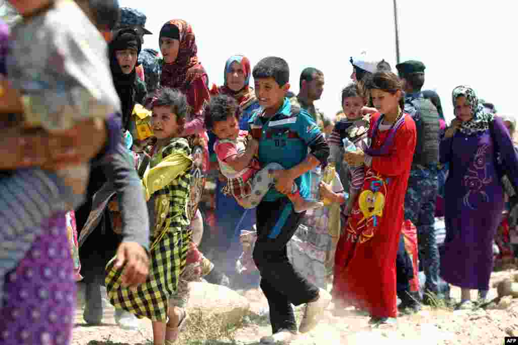 Iraqi families are pictured near al-Sejar village in Anbar province, after fleeing Fallujah on May 27, 2016, during a major operation by Iraqi forces to retake the city from Islamic State.