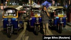 A tuk tuk driver waits for costumers at Khaosan Road as tourism has decreased after coronavirus outbreak in Bangkok, Thailand, March 12, 2020. REUTERS/Jorge Silva