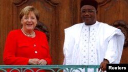 German Chancellor Angela Merkel welcomes Niger's President Mahamadou Issoufou at the German government guest house Meseberg Palace in Meseberg, Germany, Aug. 15, 2018.
