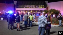 Après l'attaque à l'arme blanche, centre commercial, St. Cloud, Minnesota. 