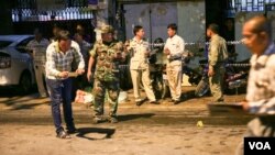 មាន​មនុស្សយ៉ាង​ហោចណាស់​៣នាក់រងរបួសដោយការបំផ្ទុះគ្រាប់បែកមួយគ្រាប់នៅតាមបណ្ដោយផ្លូវលេខ១៦៣ សង្កាត់បឹងកេងកង៣ ខណ្ឌចំការមន នៅម៉ោងជិត ប្រមាណ​៧ និង​៤០​នាទី​យប់​ថ្ងៃ​អង្គារ​ទី៦​កញ្ញា។ តែ​លោក​ជួន​ សុវណ្ណ​ស្នងការ​ប៉ូលិស​ក្រុង​បាន​ឲ្យ​ដឹង​ថា​សមត្ថកិច្ច​កំពុង​ចុះស្រាវជ្រាវ រកមូលហេតុ ពិតប្រាកដនៃការដាក់បំផ្ទុះគ្រាប់បែកនេះបន្ថែម​ទៀត​។ (ឡេង ឡែន/VOA)