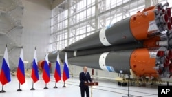 블라디미르 푸틴 러시아 대통령이 12일 아무르 주 '보스토치니' 우주기지에서 연설하고 있다.