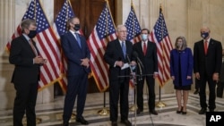 ប្រធាន​ព្រឹទ្ធសភា​​ខាង​គណបក្ស​សាធារណរដ្ឋ​លោក Mitch McConnell ថ្លែង​ទៅ​កាន់​អ្នក​សារព័ត៌មាន​នៅ​វិមាន​សភា​ រដ្ឋធានី​វ៉ាស៊ីនតោន ថ្ងៃទី១០ ខែវិច្ឆិកា ឆ្នាំ២០២០។