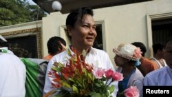 Student aktivista izlazi iz zatvora.