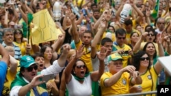 Demonstrators gather along Paulista Avenue during a protest demanding the impeachment of Brazil's President Dilma Rousseff in Sao Paulo, Brazil, Sunday, March 13, 2016. (AP Photo/Andre Penner)