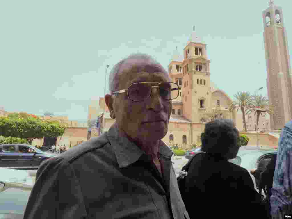 Robert Sargius said about his nephew Medhat Tanius &ldquo;I can&rsquo;t accuse EgyptAir of being careless because the investigations didn&rsquo;t end yet.&rdquo; May 22, 2016. (Hamada Elrasam/VOA)