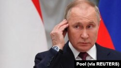 俄罗斯总统普京在与匈牙利总理奥尔班会晤后出席新闻发布会。（2022年2月1日）