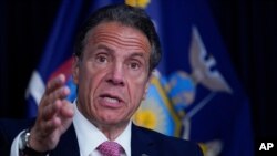 Gubernur New York Andrew Cuomo dalam konferensi pers di New York, 10 Mei 2021. 