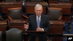 Pemimpin Mayoritas Senat AS, Mitch McConnell, berbicara setelah Senat menyetujui RUU tanggap wabah virus corona, di Capitol Hill, Washington DC, Rabu, 18 Maret 2020.