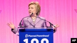 Hillary Clinton pada perayaan 100 tahun Planned Parenthood di New York.