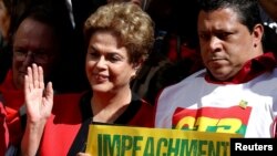 La présidente Dilma Rousseff assiste aux célébrations de la fête du 1er mai 2016 à Sao Paulo.