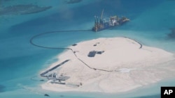 Foto dari udara memperlihatkan Pulau Spratly, salah satu daerah yang dipersengketakan di Laut China Selatan.