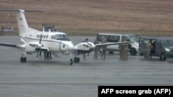 Pasukan AS rombongan pertama ketika tiba di bandara Rzeszow-Jasionka, Polandia (5/2). 