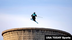 Finn Bilous (NZL) in the Men’s Freestyle skiing Big Air Qualifying during the Beijing 2022 Olympic Winter Games at Big Air Shougang. Mandatory Credit: Peter Casey-USA TODAY Sports