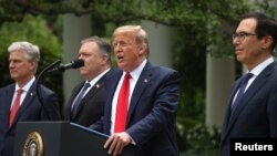 ប្រធានាធិបតីអាមេរិកដូណាល់ត្រាំធ្វើសេចក្តីប្រកាសអំពីទំនាក់ទំនងពាណិជ្ជកម្មអាមេរិកជាមួយចិននិងហុងកុងនៅក្នុងសួន Rose នៃសេតវិមានក្នុងទីក្រុង Washington សហរដ្ឋអាមេរិក ក្នុង​ថ្ងៃទី២៩ ខែឧសភា ឆ្នាំ​២០២០ ។ (REUTERS / Jonathan Jonathannnst)