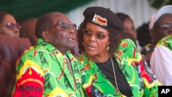 Le président Robert Mugabe et sa femme Grace à Harare, le 2 juin 2017. 