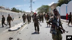 Pasukan Somalia melakukan patroli di Mogadishu pasca serangan oleh militan al-Shabab (foto: ilustrasi). 
