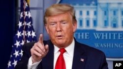 美国总统特朗普在白宫记者会上。（2020年3月26日）