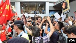 សម្ព័ន្ធ​ហុងកុង​ប្រមូល​ផ្តុំ​គ្នា​ដើម្បី​ទាមទារ​ឲ្យ​មាន​ការ​ដោះលែង​លោក Liu Xiaobo។