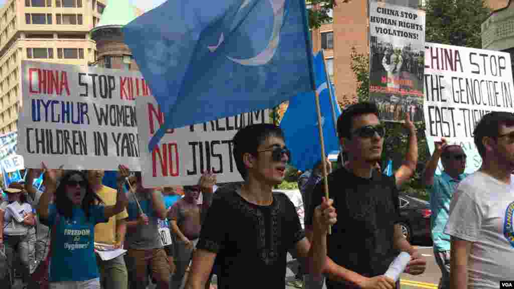 Uyg&#39;urlar Vashington ko&#39;chalaridan yurmoqda, 12-iyul, 2015-yil