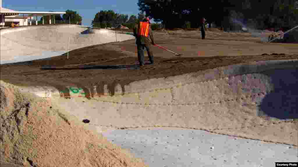 重新铺设防漏衬底（阳光之乡提供）