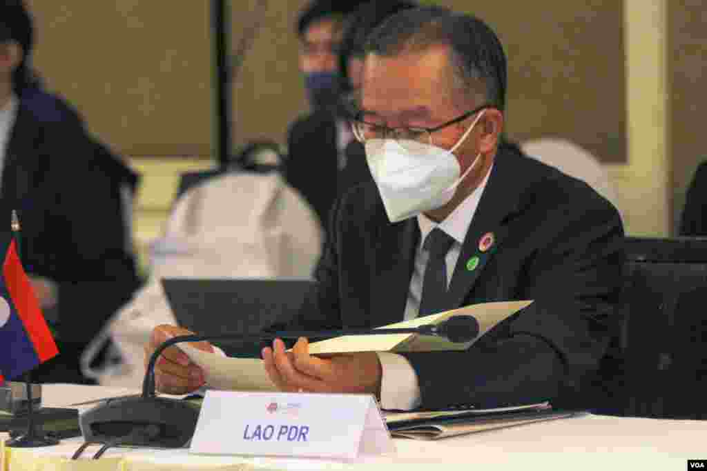 តំណាង​ប្រមុខ​ការ​ទូត​អាស៊ាន​ ចូលរួម​កិច្ច​ប្រជុំចង្អៀត​រដ្ឋមន្ត្រី​ការ​បរទេស​អាស៊ាន​ ឬASEAN Foreign Ministers&rsquo; Retreat​ រាជធានី​ភ្នំពេញ​ ថ្ងៃ​ទី​១៦​ ខែកុម្ភៈ ឆ្នាំ​២០២២។​ (ហ៊ាន សុជាតា/វីអូអេ)