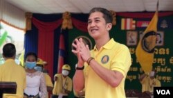 ព្រះ​អង្គម្ចាស់ នរោត្តម ចក្រាវុធ​ ត្រូវជាប់​ឆ្នោត​ជា​ឯកច្ឆន្ទ​ធ្វើ​ជា​ព្រះប្រធាន​គណបក្ស​ហ៊្វុនស៊ិនប៉ិច​ ក្នុង​សមាជ​វិសាមញ្ញ​របស់​បក្ស​ រៀបចំ​ឡើង​នៅ​ថ្ងៃទី​០៩ ខែកុម្ភៈ​ ឆ្នាំ​២០២២​ក្នុង​ខណ្ឌ​ច្បារអំពៅ​ ទីក្រុង​ភ្នំពេញ។ (ហ៊ុល រស្មី/វីអូអេ)