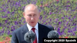 Presiden Rusia Vladimir Putin dalam perayaan Hari Rusia di Moskow, Russia, 12 June 2020.
