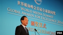 资料图片：新华社社长蔡名照在颁奖仪式上致辞。