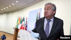 Sekretaris Jenderal PBB Antonio Guterres berbicara kepada wartawan di markas PBB di New York, pada 1 Februari 2022. (Foto: Reuters/Andrew Kelly) 