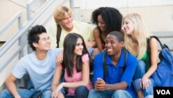 Sekelompok mahasiswa di sebuah kampus di AS. Mahasiswa asing cenderung memilih jurusan bisnis dan teknik.