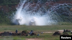 Chinese and Russian soldiers take part in a joint military drill in Zhanjiang, Guangdong province, China, Sept. 14, 2016. 