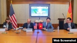 Vietnam Deputy PM Vuong Dinh Hue witnesses signing ceremony between Bamboo Airways and Boeing of 20 aircraft deal, Washington.