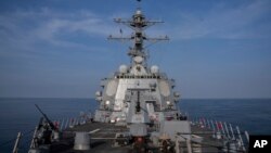 یک ناو ایالات متحده در دریای سرخ. آرشیو