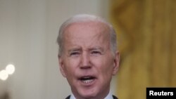 جو بایدن، رئیس جمهوری ایالات متحده، در حال ایراد نطق در واکنش به تهاجم روسیه به اوکراین. پنجشنبه ۵ اسفند ۱۴۰۰