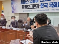 토마스 오헤아 퀸타나 유엔 북한인권특별보고관이 서울을 방문 중인 가운데 18일 한국 국회인권포럼과 아시아인권연맹 초청 간담회에 참석했다. 사진: 지성호 의원 페이스북.