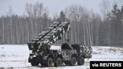 ទិដ្ឋភាព​បង្ហាញ​ពី​ប្រព័ន្ធ​បាញ់​គ្រាប់​រ៉ុក្កែត​ក្នុង​អំឡុង​ពេល​សមយុទ្ធ​យោធា «Allied Resolve» ដែល​រៀបចំ​ដោយ​កងកម្លាំង​ប្រដាប់​អាវុធ​រុស្ស៊ី និង​បេឡារុស្ស នៅ​កន្លែង​ហ្វឹកហ្វឺន Osipovichsky ក្នុងតំបន់ Mogilev ប្រទេស​បេឡារុស្ស ថ្ងៃទី ១៧ ខែកុម្ភៈ ឆ្នាំ ២០២២។