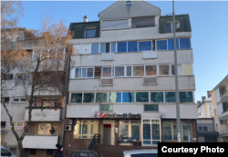 Jovanovići u Doboju imaju osam nekretnina. U ovoj zgradi je najvrednija među njima – poslovni prostor od 260 kvadrata (Foto: CIN)