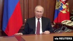روسی صدر ولادی میر پوتن مشرقی یوکرین کے خلاف فوجی ایکشن شروع کرنے کا اعلان کر رہے ہیں۔24 فروری 2022