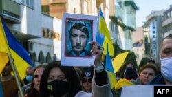 پوٹن اور ہٹلر کا موازنہ کرائمیا پر روس کے حملے کے وقت بھی کیا گیا تھا۔ فائل فوٹو