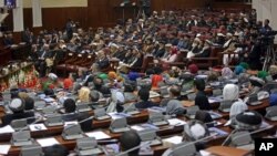 علومی توانست رای مثبت اکثر وکیلان حاضر در مجلس را بگیرد.