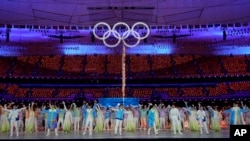 Upacara penutupan Olimpiade Musim Dingin 2022, Minggu, 20 Februari 2022, di Beijing. (Foto: AP/Jae C. Hong)