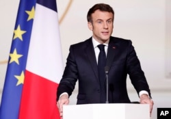 에마뉘엘 마크롱 프랑스 대통령이 17일 엘리제궁에서 말리 주둔군 철수를 발표하고 있다.