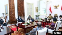 Presiden Joko Widodo menerima sejumlah pimpinan Bank Dunia di Istana Merdeka, Jakarta, 17 Februari 2022. (Twitter/@jokowi)