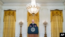 Presidenti Joe Biden duke folur për Ukrainën nga Shtëpia e Bardhë (22 shkurt 2022)