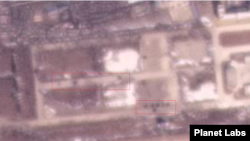 평양 미림비행장 북쪽 열병식 훈련장을 촬영한 20일자 위성사진. 일부 병력들의 대열(사각형 안)이 포착됐다. 자료=Planet Labs.