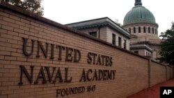 ARHIVA - Ulaz u američku Pomorsku akademiju u Anapolisu, u Merilendu (Foto: AP/Kathleen Lange)