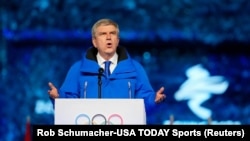 Presiden IOC Thomas Bach memberikan pidato pada penutupan Olimpiade Musim Dingin 2022 di Beijing, China (foto: dok). 